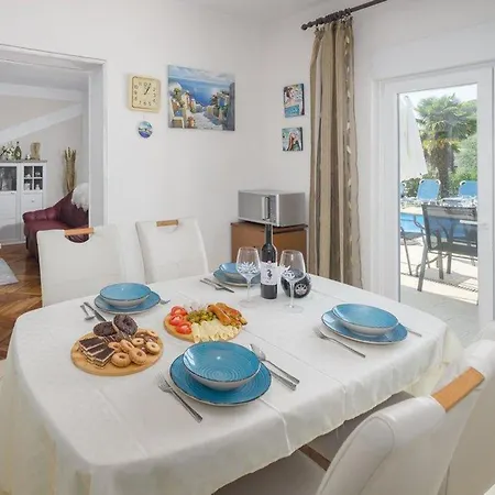 Nati By Interhome Vikendica